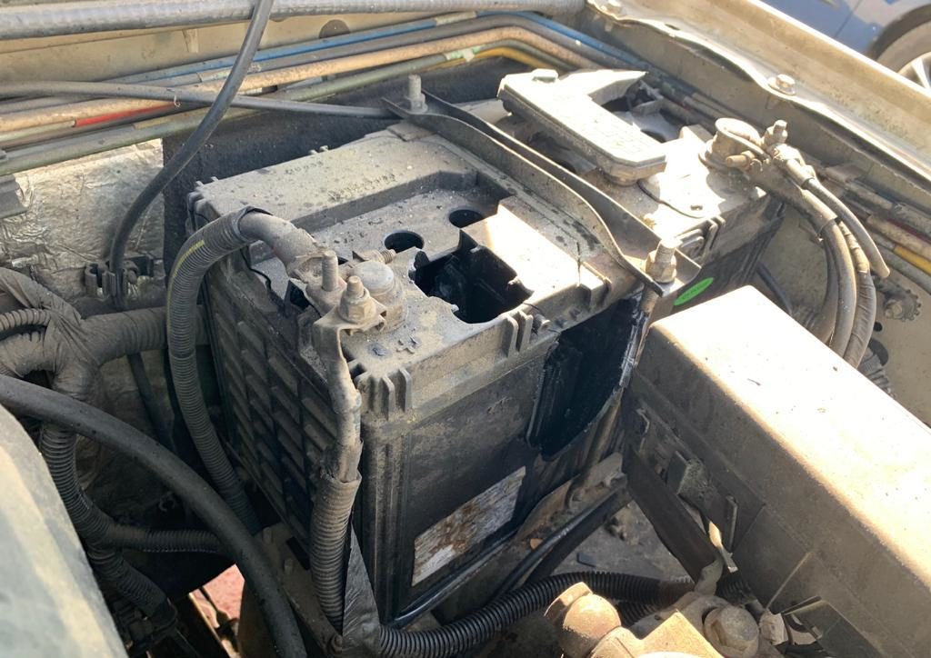 دلایل ترکیدن باتری ماشین