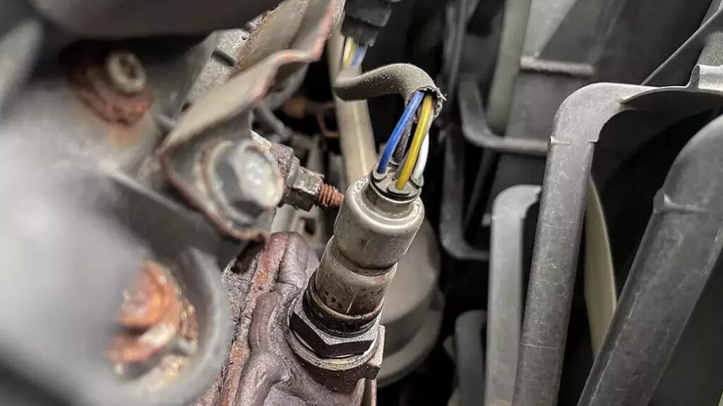 علائم خرابی سنسور اکسیژن وانت نیسان و تأثیر آن بر مصرف سوخت