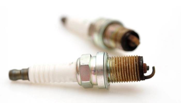 علت زنگ زدن شمع خودرو چیست؟